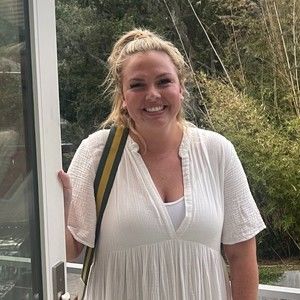 Meet your Posher, Aine